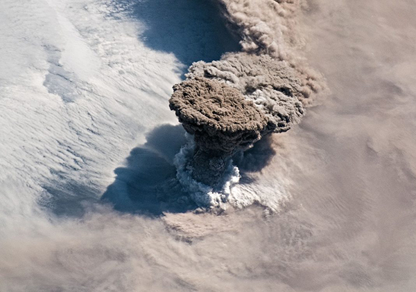 Volcán Raikoke desde el espacio